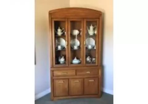 Broyhill China Hutch