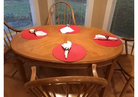 Kitchen table and 6 chairs