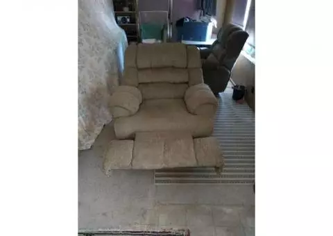 2 big & tall man recliners