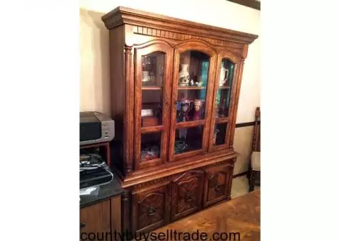 Dinning Room Hutch, Table and 6 chairs