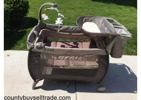 Eddie Bauer Play yard