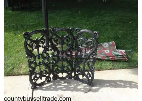 Iron fireplace screen