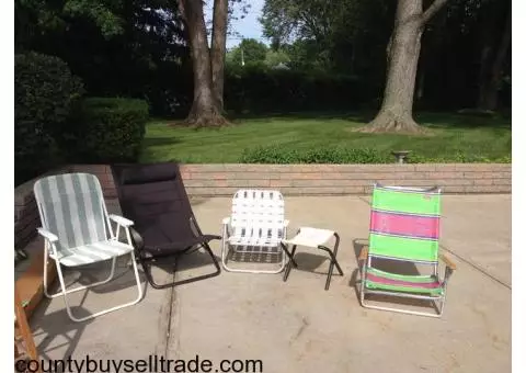 Folding lawn chairs