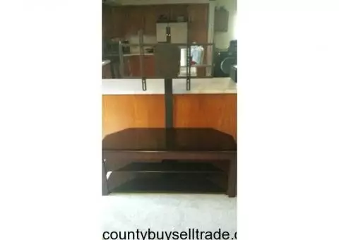 CHEAP!! TV Stand w/tv mounting kit