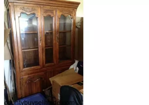 China/curio cabinet