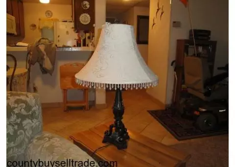 ANTIQUE LOOKING LAMP