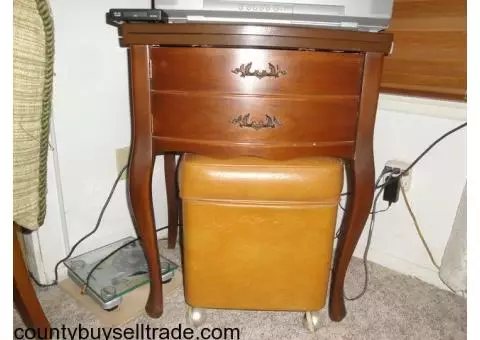 VINTAGE MID 1960's FRENCH PROVINCIAL SEWING MACHINE CABINET w/VINTAGE WHITE SEWING MACHINE