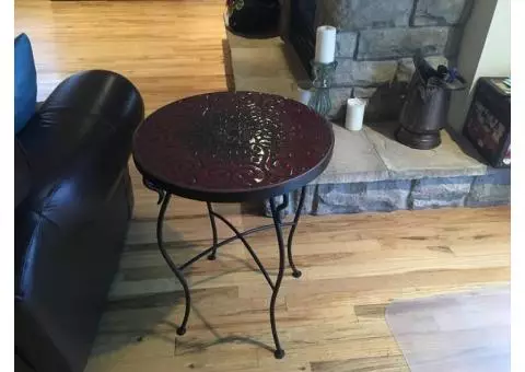 Accent table